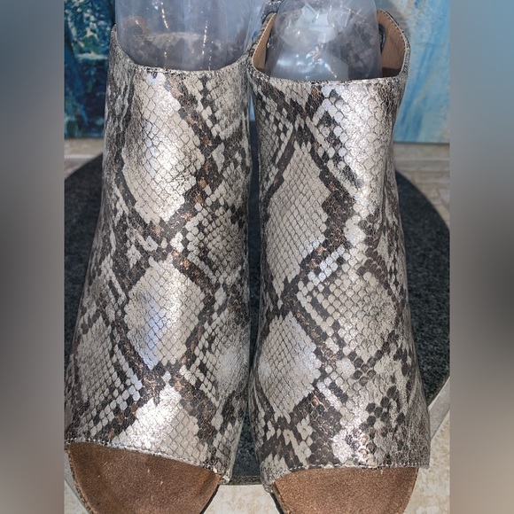 Boutique by CORKYS faux snakeskin calypso peep toe wedges women’s shoes size 6 - Picture 4 of 10
